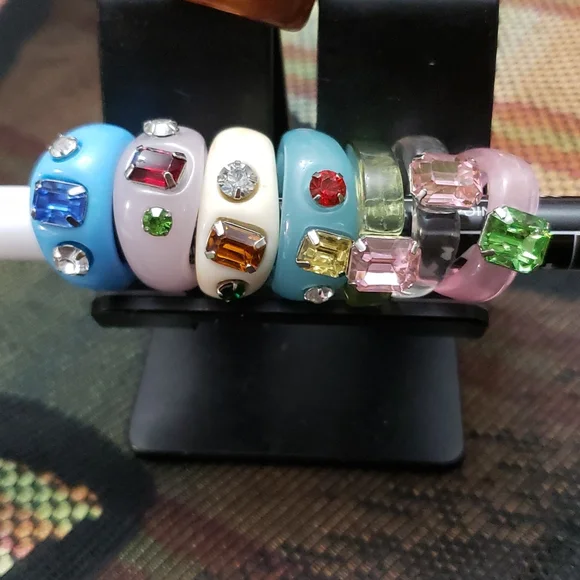 8 Plastic Costume Rings - Picture 2 of 10